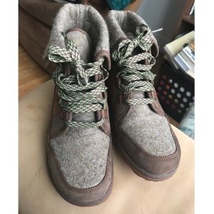 NEW SZ 7 Chaco Barbary Hiking Boots